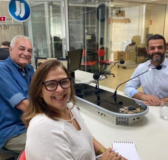  Gustavo Martinelli é entrevistado por Ariadne Gattolini e Adilson Freddo na Rádio Difusora